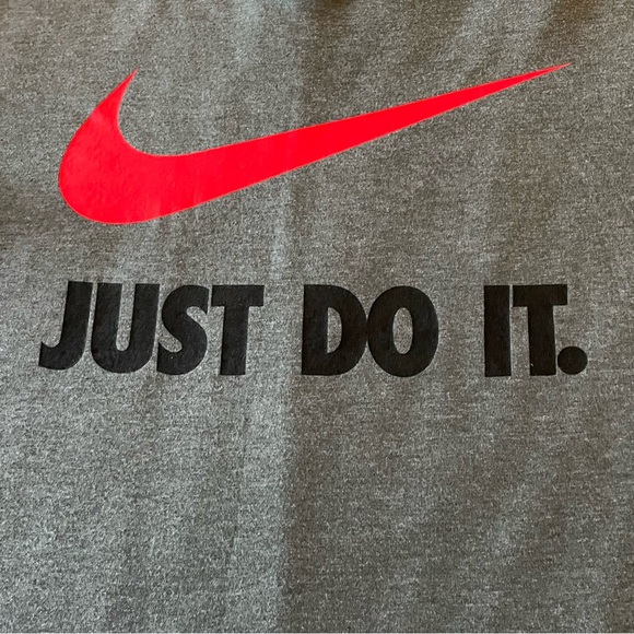 Men’s Nike tee - Picture 2 of 4